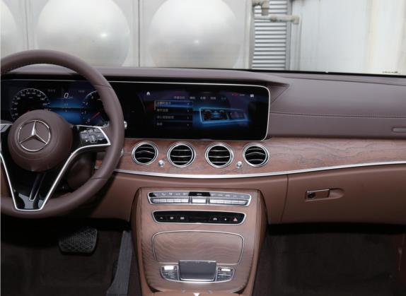 奔驰E级 2022款 E 260 L 4MATIC 中控类   中控台