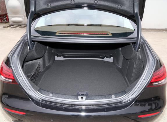奔驰E级 2022款 E 260 L 4MATIC 车厢座椅   后备厢