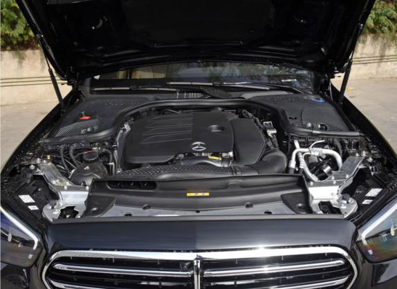 奔驰E级 2022款 E 300 L 时尚型 其他细节类   发动机舱