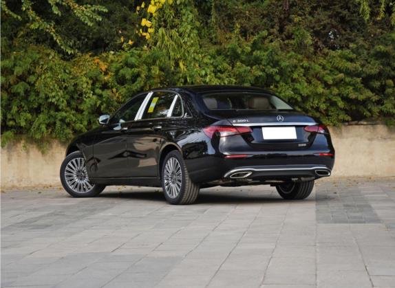 奔驰E级 2022款 E 300 L 时尚型 外观   斜后