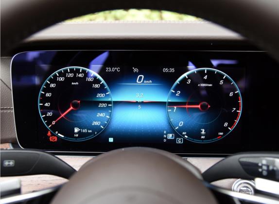 奔驰E级 2022款 E 300 L 时尚型 中控类   仪表盘