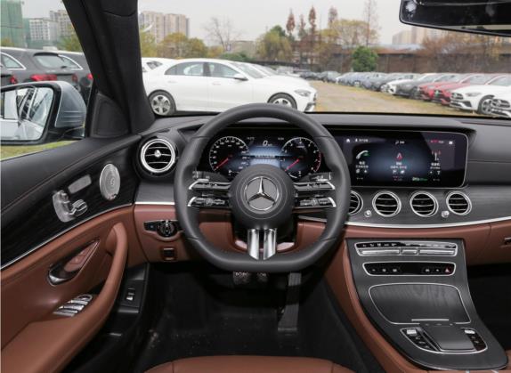 奔驰E级 2022款 改款 E 300 L 运动豪华型 中控类   驾驶位