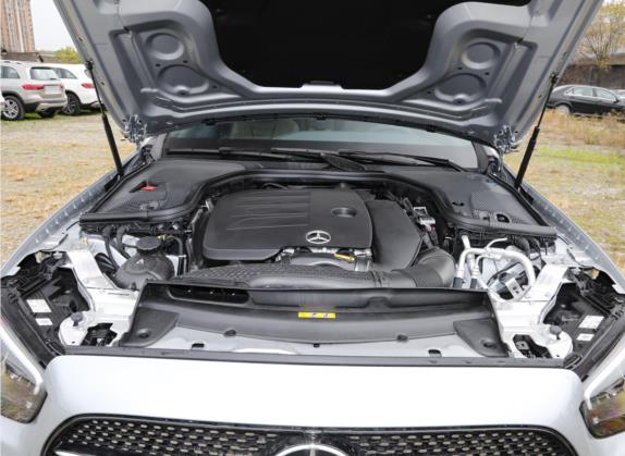 奔驰E级 2022款 改款 E 300 L 运动豪华型 其他细节类   发动机舱