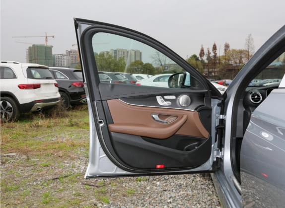 奔驰E级 2022款 改款 E 300 L 运动豪华型 车厢座椅   前门板