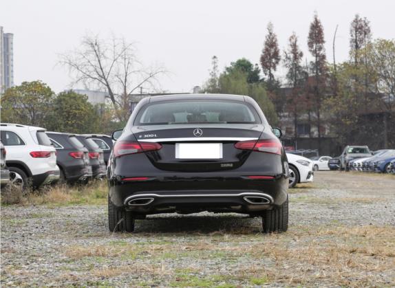 奔驰E级 2022款 改款 E 300 L 豪华型 外观   正后