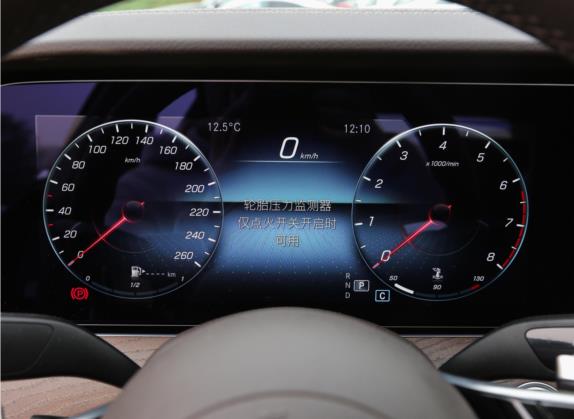奔驰E级 2022款 改款 E 300 L 豪华型 中控类   仪表盘