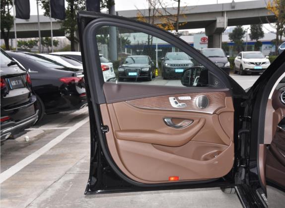 奔驰E级 2022款 改款 E 300 L 尊贵型 车厢座椅   前门板