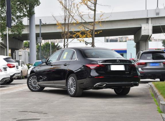 奔驰E级 2022款 改款 E 300 L 尊贵型 外观   斜后