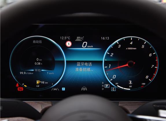 奔驰E级 2022款 改款 E 300 L 尊贵型 中控类   仪表盘