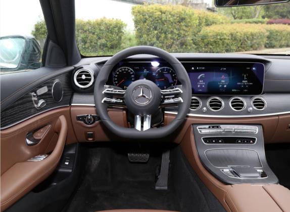 奔驰E级 2022款 改款二 E 300 L 运动时尚型 中控类   驾驶位