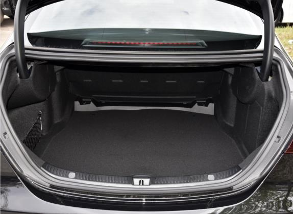 奔驰E级 2022款 改款二 E 300 L 运动豪华型 车厢座椅   后备厢