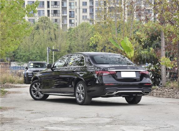 奔驰E级 2022款 改款二 E 300 L 运动豪华型 外观   斜后