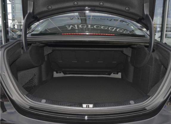 奔驰E级 2022款 改款二 E 300 L 运动尊贵型 车厢座椅   后备厢