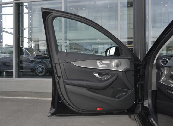 奔驰E级 2022款 改款二 E 300 L 运动尊贵型 车厢座椅   前门板