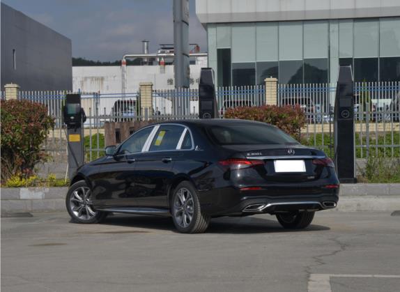 奔驰E级 2022款 改款二 E 300 L 运动尊贵型 外观   斜后
