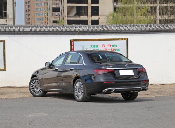 奔驰E级 2022款 改款二 E 300 L 尊贵型 外观   斜后