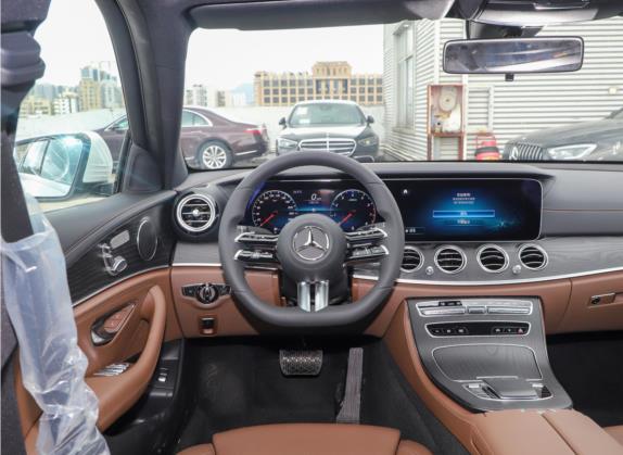 奔驰E级 2022款 改款二 E 260 L 运动型 中控类   驾驶位