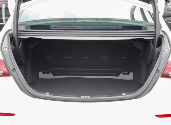 奔驰E级 2022款 改款二 E 260 L 运动型 车厢座椅   后备厢