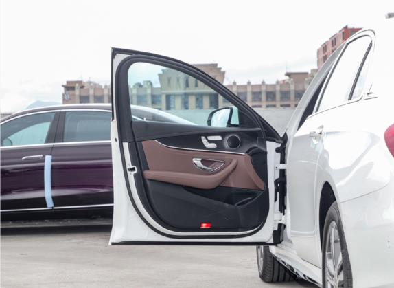 奔驰E级 2022款 改款二 E 260 L 运动型 车厢座椅   前门板