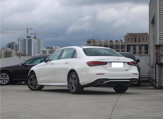 奔驰E级 2022款 改款二 E 260 L 运动型 外观   斜后
