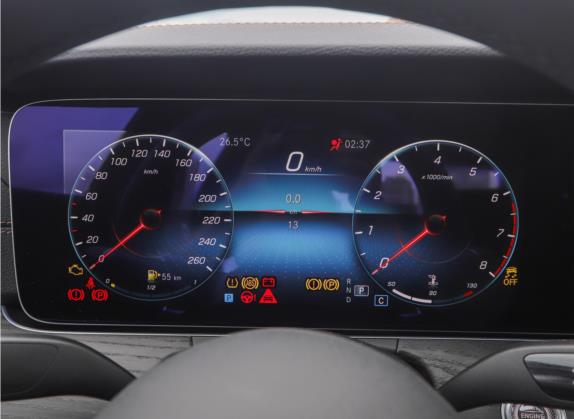 奔驰E级 2022款 改款二 E 260 L 运动型 中控类   仪表盘