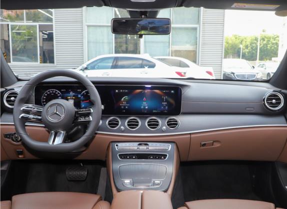 奔驰E级 2022款 改款二 E 260 L 运动型 4MATIC 中控类   中控台