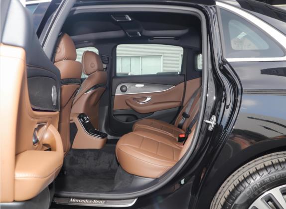 奔驰E级 2022款 改款二 E 260 L 运动型 4MATIC 车厢座椅   后排空间