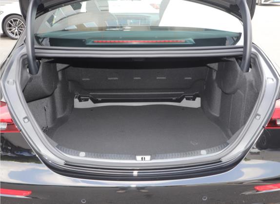 奔驰E级 2022款 改款二 E 260 L 运动型 4MATIC 车厢座椅   后备厢