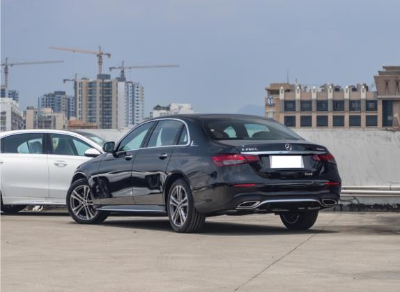 奔驰E级 2022款 改款二 E 260 L 运动型 4MATIC 外观   斜后
