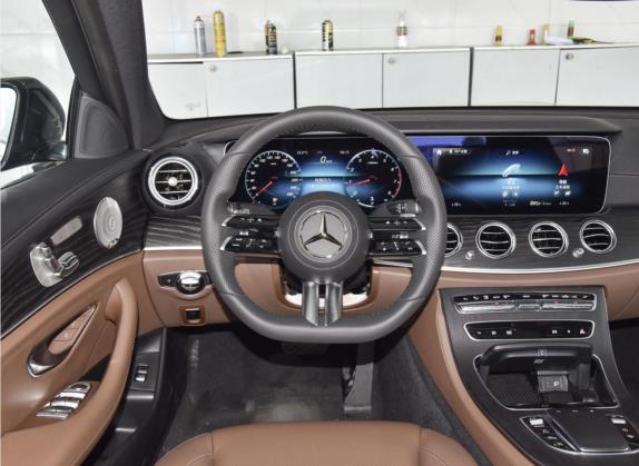 奔驰E级 2022款 改款三 E 300 L 运动豪华型 中控类   驾驶位