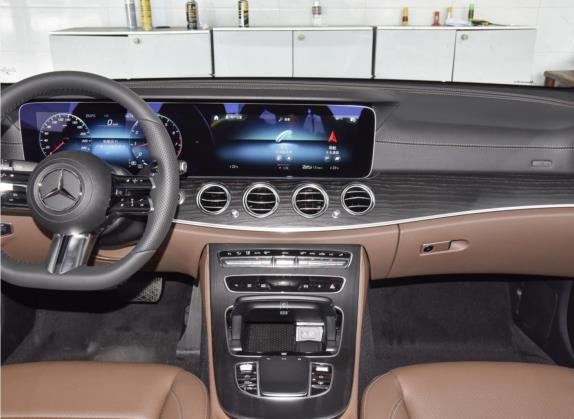 奔驰E级 2022款 改款三 E 300 L 运动豪华型 中控类   中控台