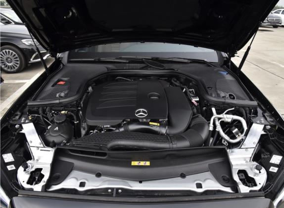 奔驰E级 2022款 改款三 E 300 L 运动豪华型 其他细节类   发动机舱