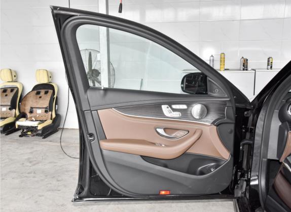 奔驰E级 2022款 改款三 E 300 L 运动豪华型 车厢座椅   前门板