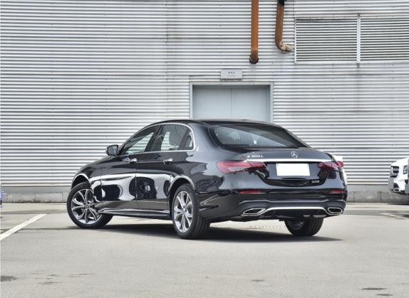 奔驰E级 2022款 改款三 E 300 L 运动豪华型 外观   斜后