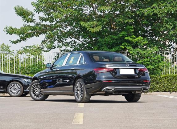 奔驰E级 2022款 改款二 E 260 L 外观   斜后