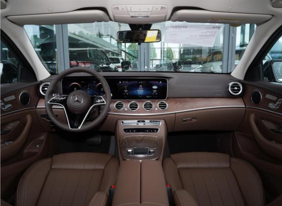 奔驰E级 2022款 改款二 E 260 L 4MATIC 中控类   中控全图
