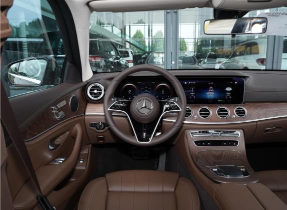 奔驰E级 2022款 改款二 E 260 L 4MATIC 中控类   驾驶位