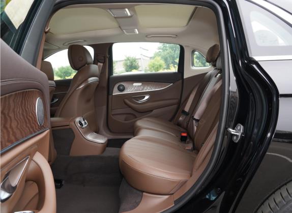 奔驰E级 2022款 改款二 E 260 L 4MATIC 车厢座椅   后排空间