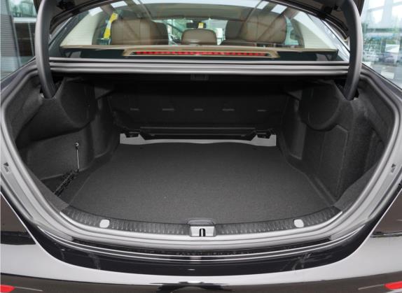 奔驰E级 2022款 改款二 E 260 L 4MATIC 车厢座椅   后备厢
