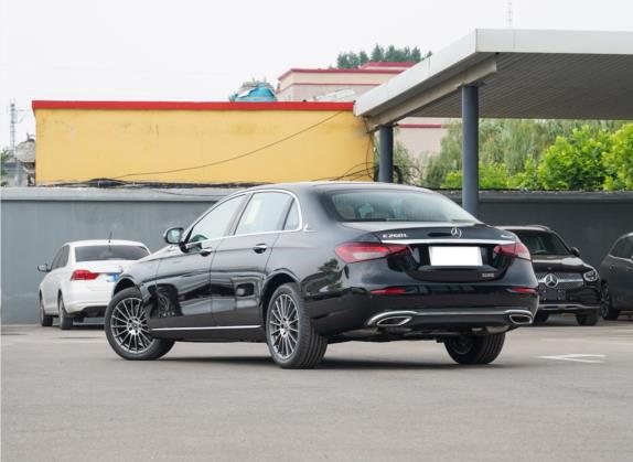 奔驰E级 2022款 改款二 E 260 L 4MATIC 外观   斜后