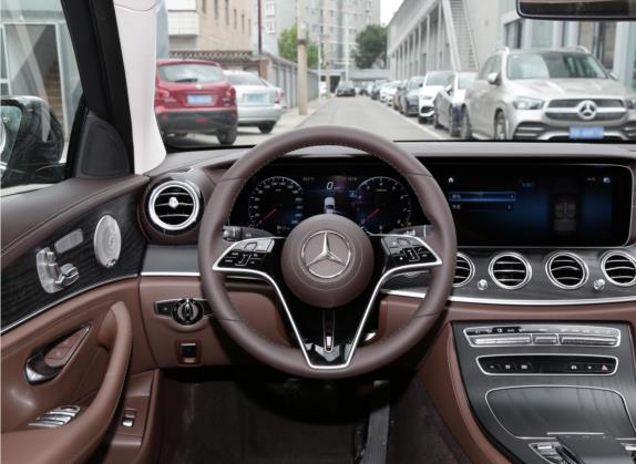 奔驰E级 2022款 改款三 E 300 L 豪华型 中控类   驾驶位
