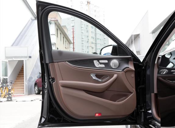 奔驰E级 2022款 改款三 E 300 L 豪华型 车厢座椅   前门板