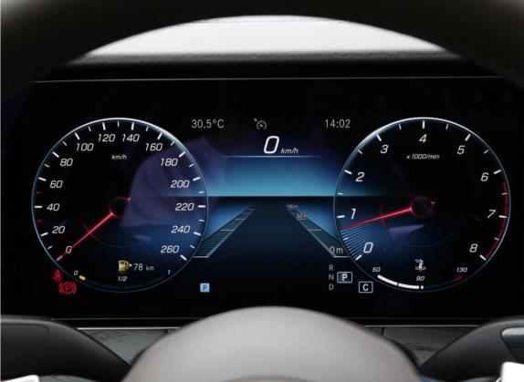 奔驰E级 2022款 改款三 E 300 L 豪华型 中控类   仪表盘