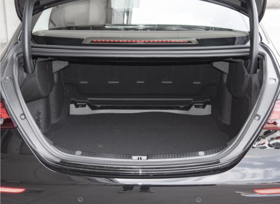 奔驰E级 2023款 E 260 L 车厢座椅   后备厢
