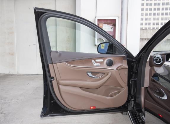 奔驰E级 2023款 E 260 L 车厢座椅   前门板