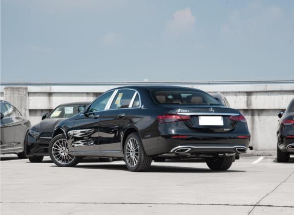 奔驰E级 2023款 E 260 L 外观   斜后