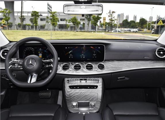 奔驰E级 2023款 E 260 L 运动型 中控类   中控台