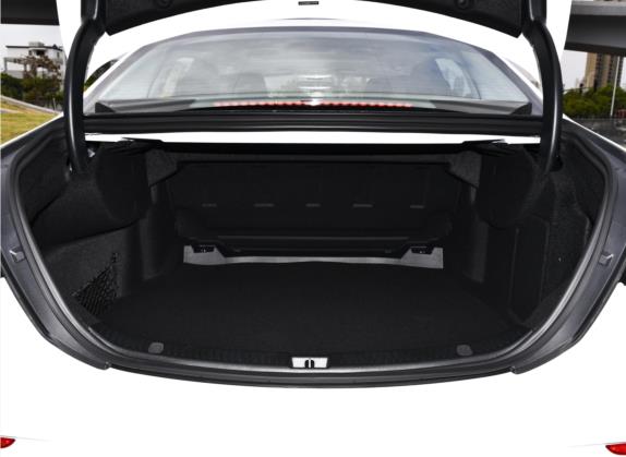 奔驰E级 2023款 E 260 L 运动型 车厢座椅   后备厢