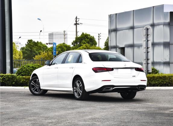 奔驰E级 2023款 E 260 L 运动型 外观   斜后