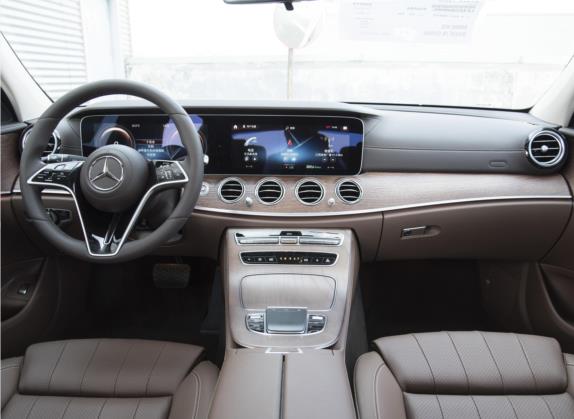 奔驰E级 2023款 E 260 L 4MATIC 中控类   中控台